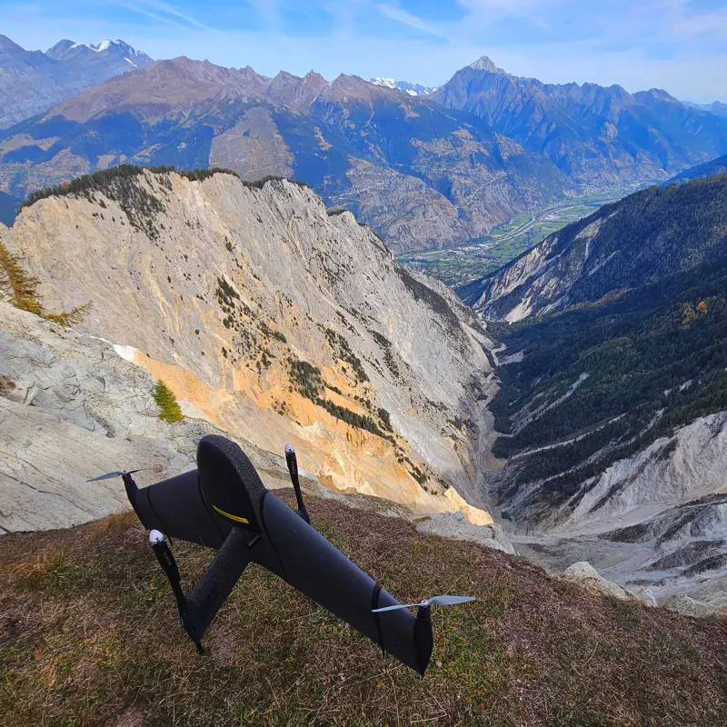 Een drone aan de rand van de Illgraben.